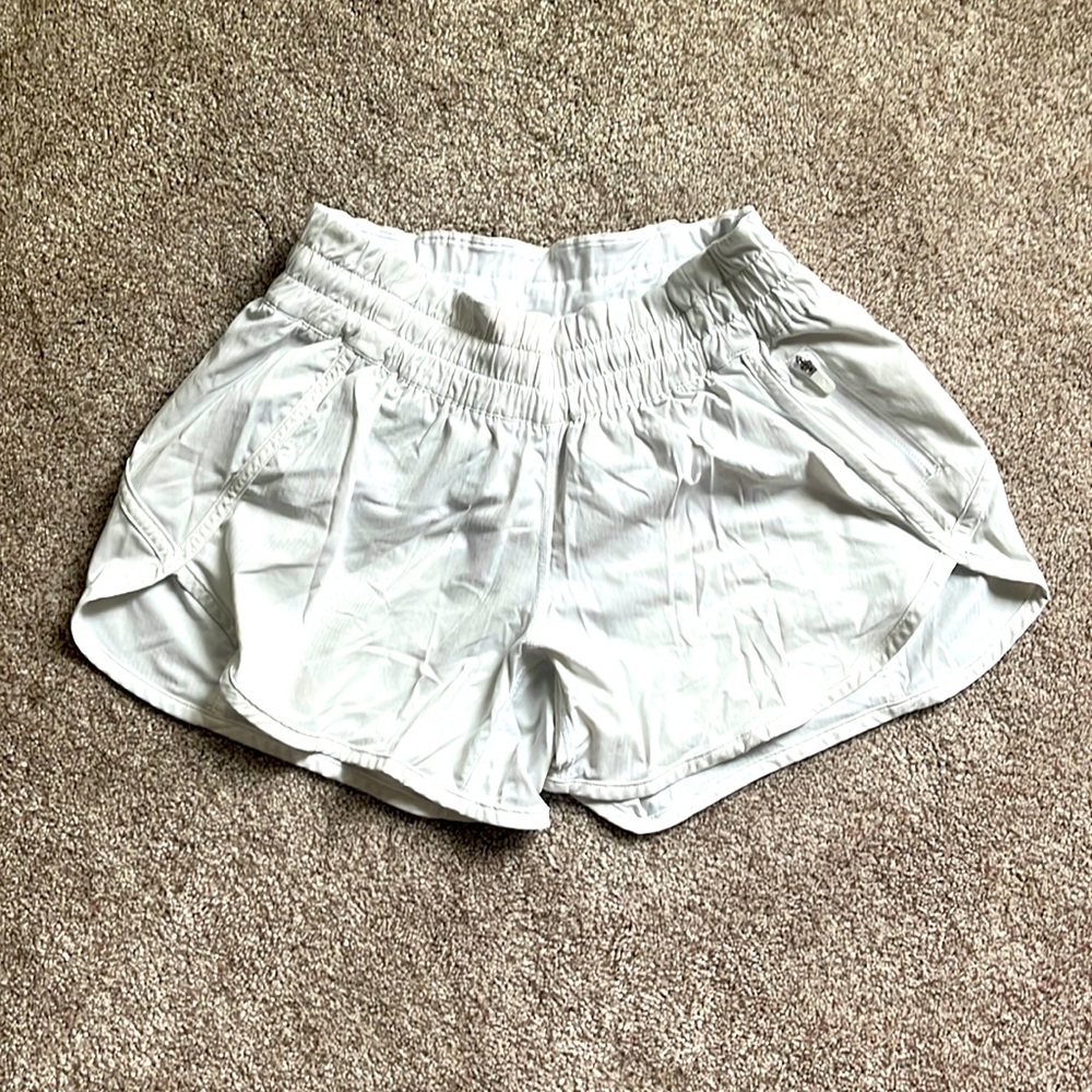 Lululemon 🍋 white athletic shorts. Fully lined.